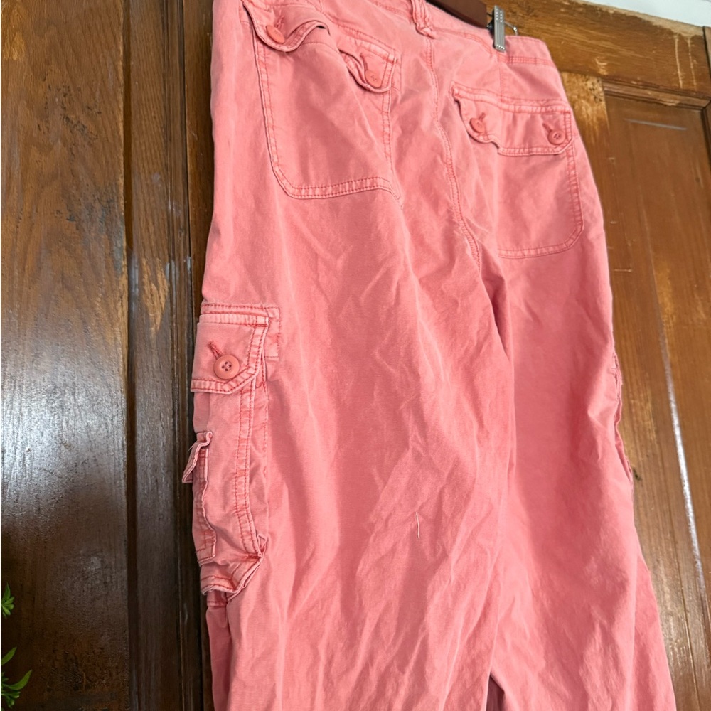 American Eagle Outfitters Woman’s Coral Cargo Pants - Picture 3 of 4
